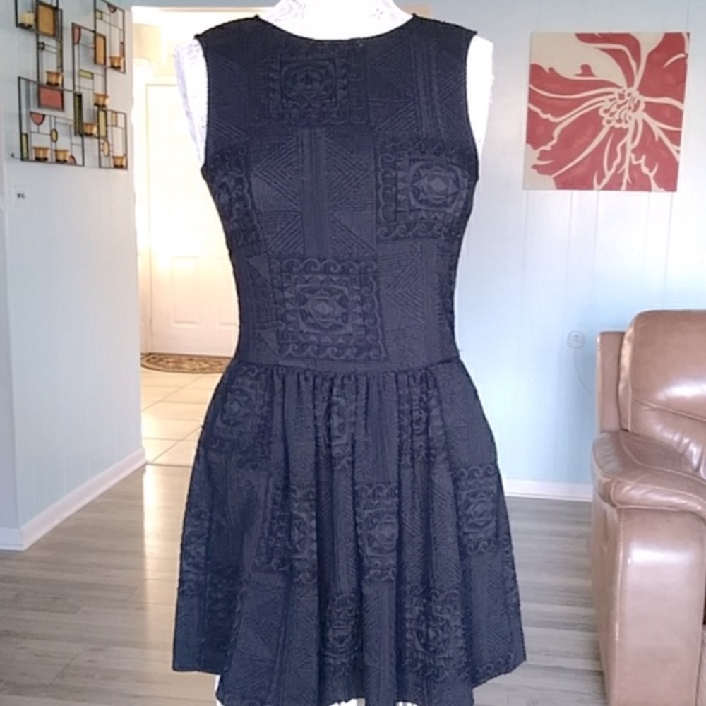 Zara woman patterned sleeveless black dress